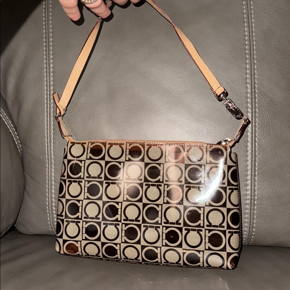 Salvatore Ferragamo Gancini transparent Pochette bag. AUTHENTIC 🤎⚡️flash sale! - Picture 2 of 11